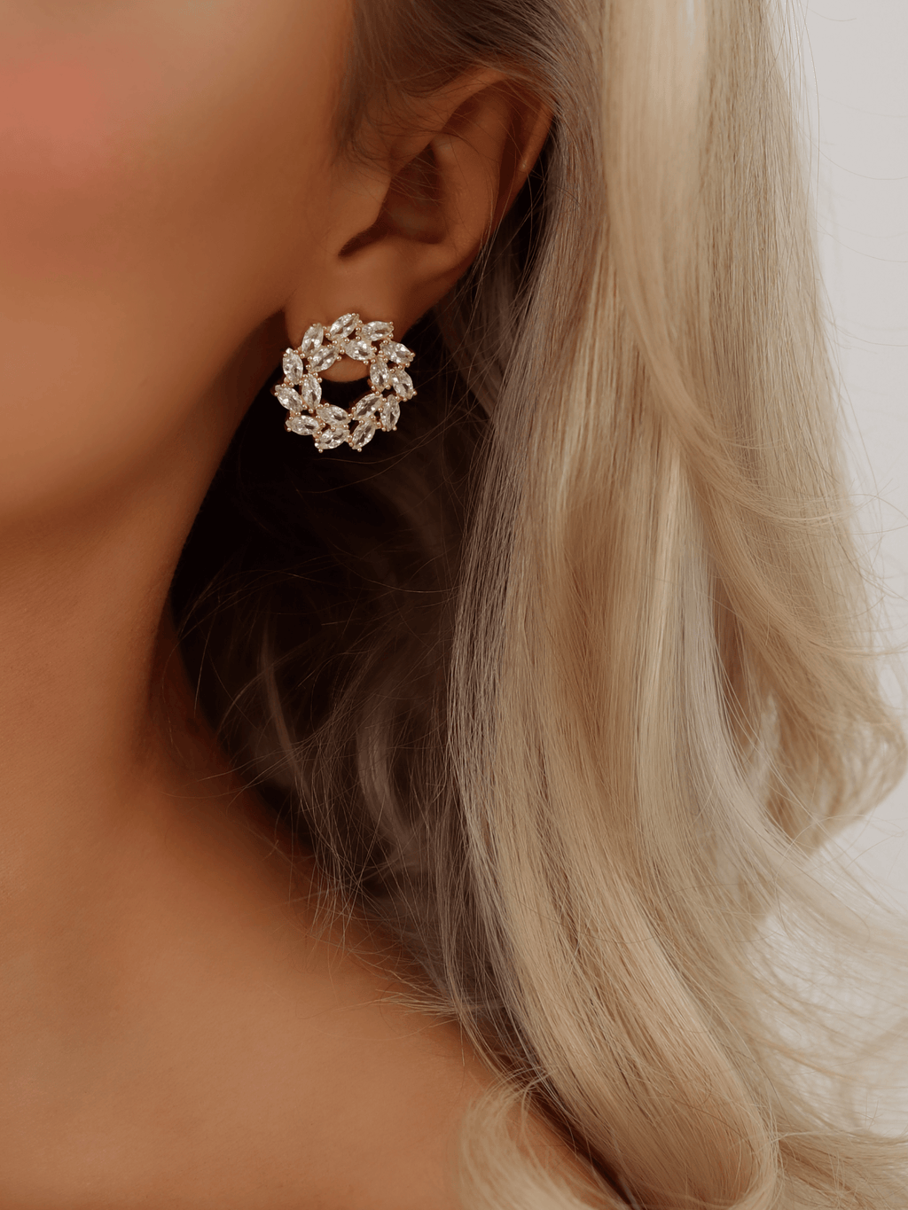 amanda-gold-clear-earrings-worn-closeup