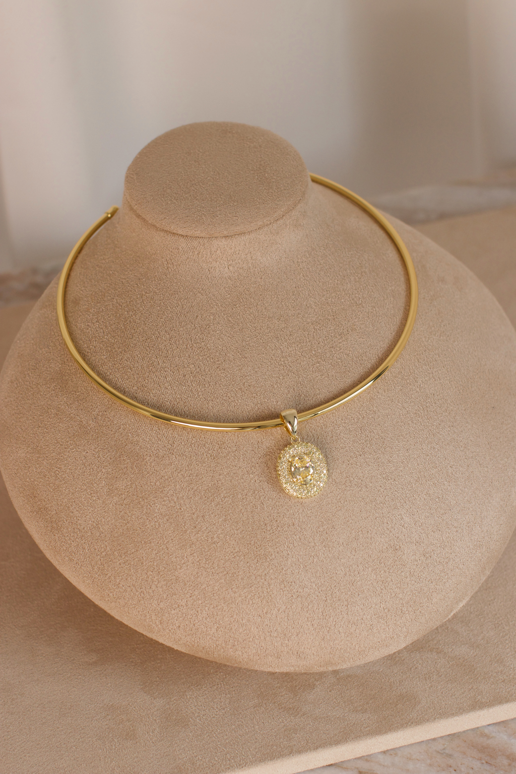 Cuff Choker