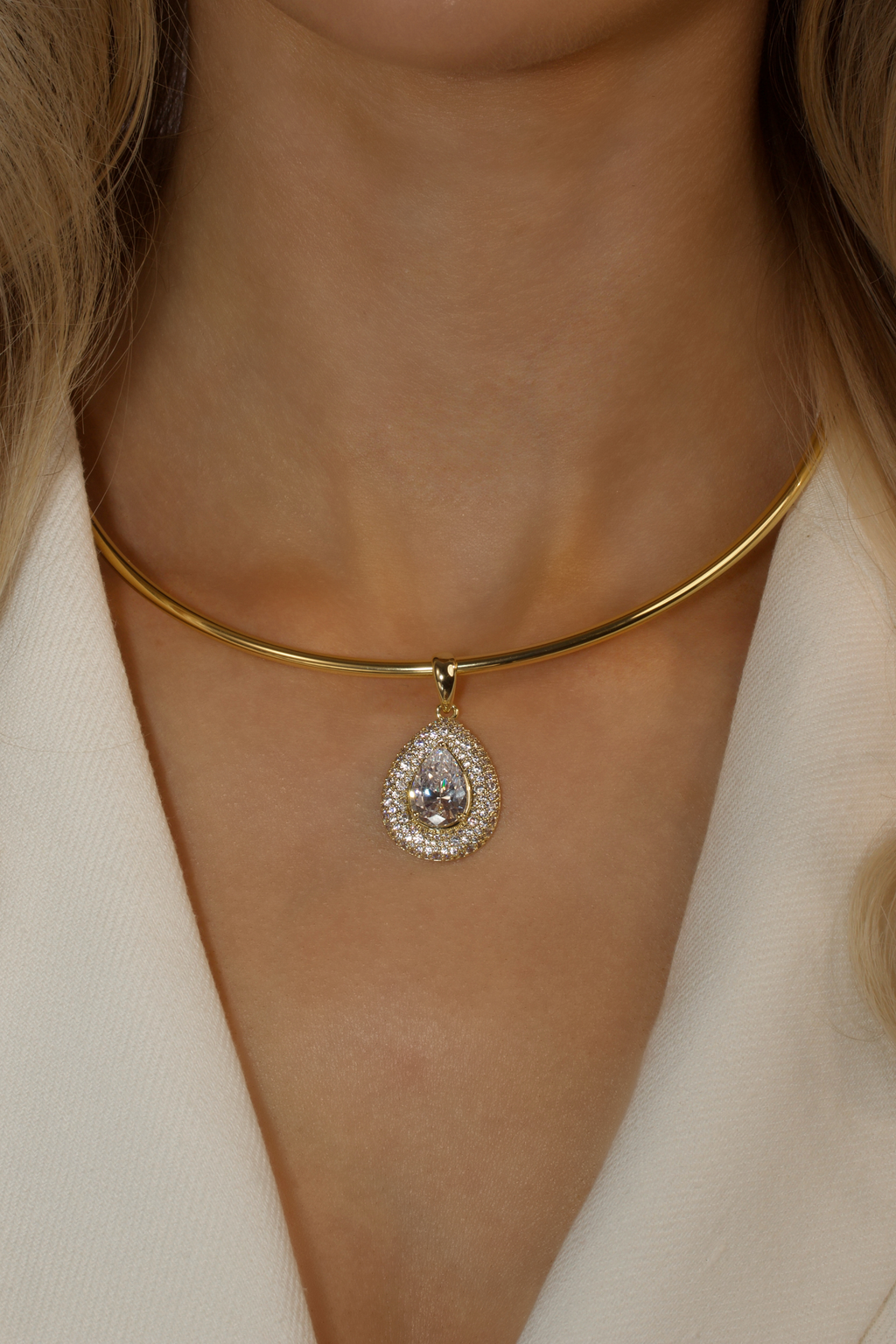 Cuff Choker
