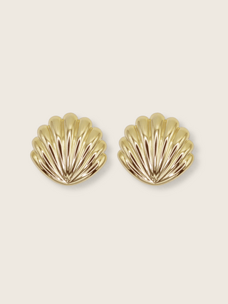 Muriel earrings with shell design, made from sterling silver and plated in 14k gold