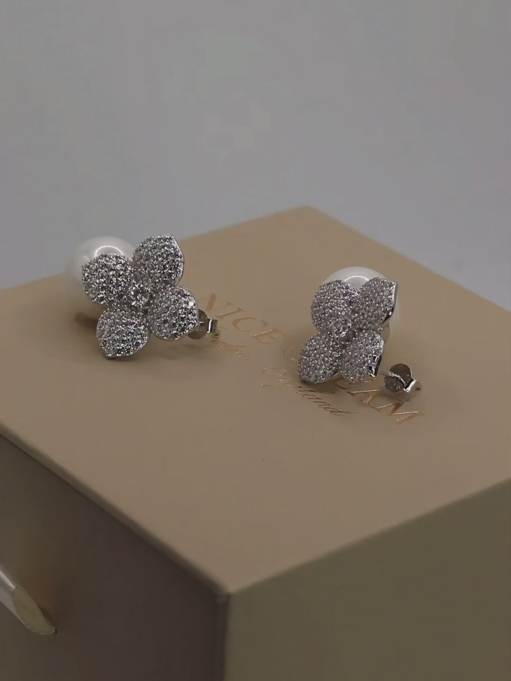 Hydrangea Set - Necklace, Earrings & Bracelet