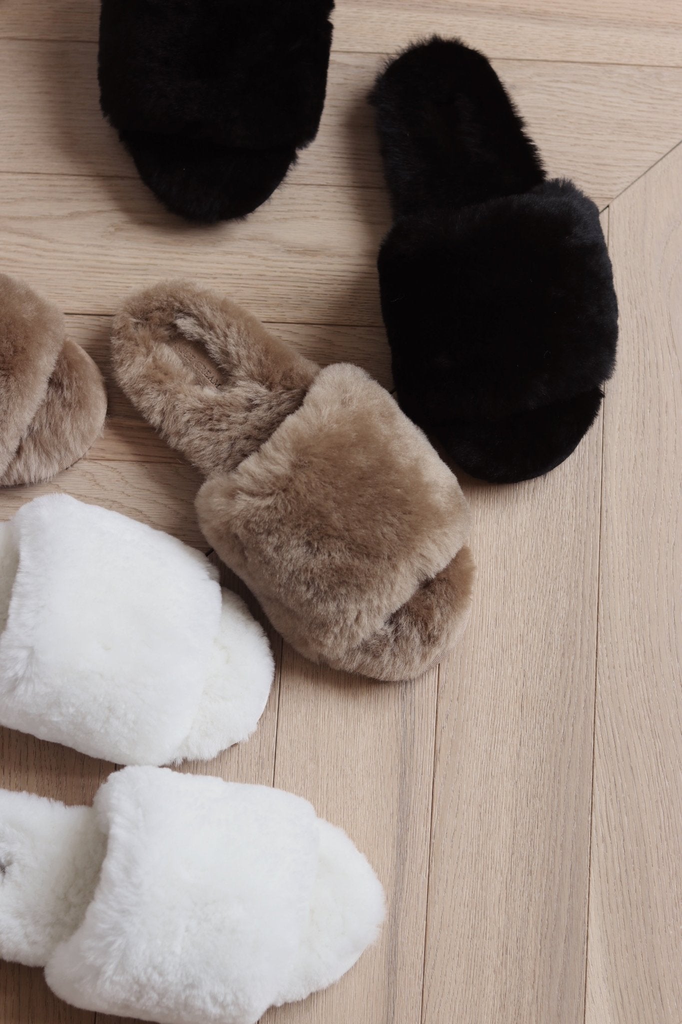 Nice online cream slippers
